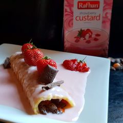 A picture of Rollgoll with strawberry custard.