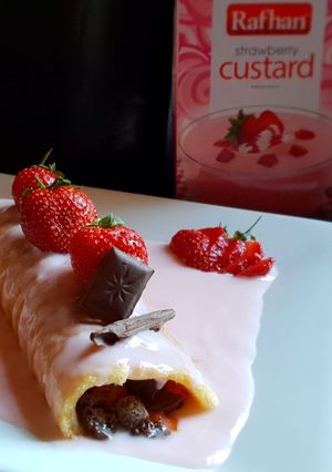 A picture of Rollgoll with strawberry custard.