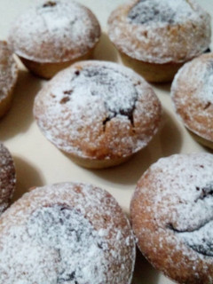 Una foto de Muffins de banana y naranja con corazón de dulce de leche