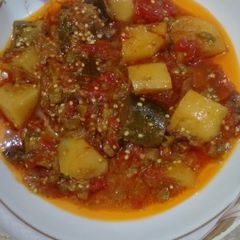 A picture of Brinjal Aloo Salan.
