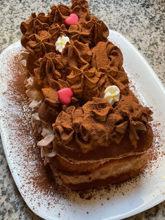 Une photo de Bûche 🪵 tiramisu🍰🍫