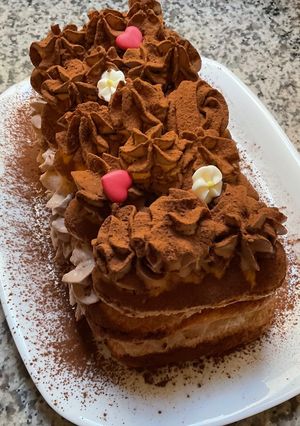 Une photo de Bûche 🪵 tiramisu🍰🍫