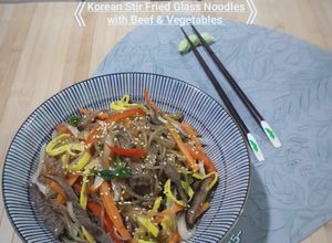 Foto resep Japchae 잡채 (Korean Stir Fried Glass Noodles with Beef and Vegetables)
