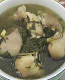 Canh dưa rau sắn móng giò