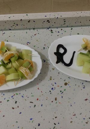 Foto principal de Pinchitos de fruta con sirope de chocolate