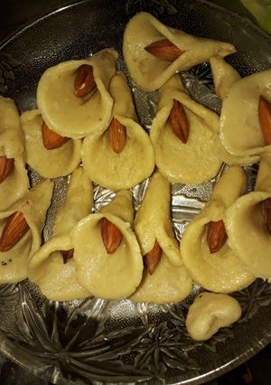 A picture of Cashew Lily.