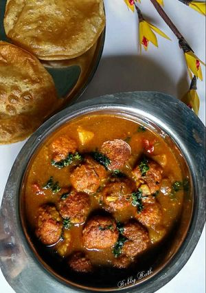A picture of Chhena aloo tarkari.