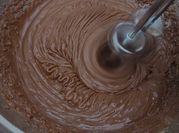 Una foto de ganache chocolate con leche