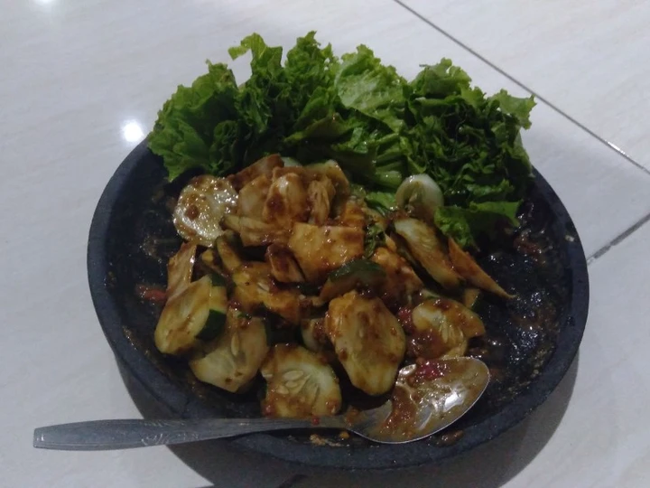 Cara Mudah Membikin Resep Rujak petis yang Uenak Anti Ribet, Menggugah Selera