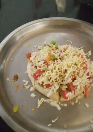 પીઝા (Pizza Recipe In Gujarati) રેસીપી મુખ્ય ફોટો