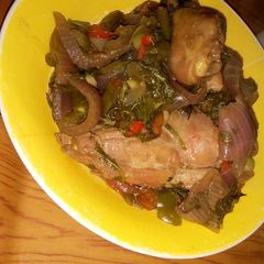 A picture of Chicken in spinach sauce.