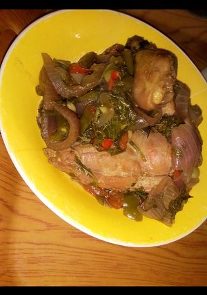 A picture of Chicken in spinach sauce.