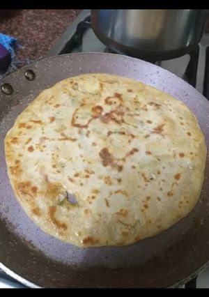 A picture of Aloo paratha.