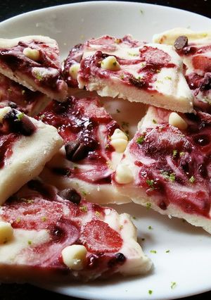 A picture of Frozen yogurt berries bark#icecreamfanatic.