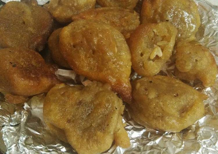 Mithe gulgule dry-fruit wale