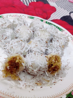A picture of Coconut Balls.