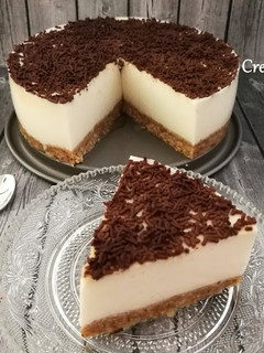 Una foto de Tarta fría de yogur y queso fresco batido