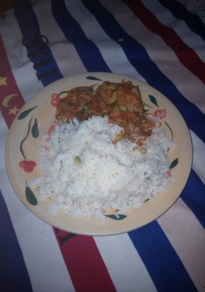 A picture of Rice and chicken sauce.