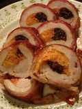 Ünnepi töltött csirkemellfilé baconba tekerve