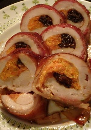 Ünnepi töltött csirkemellfilé baconba tekerve recept fotója