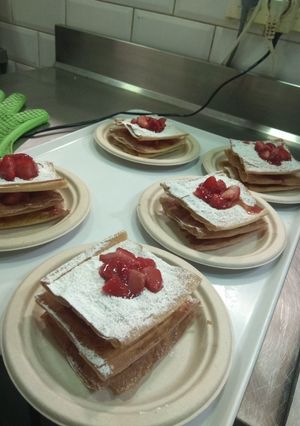 Una foto de Milhojas con fresas