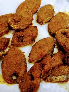 सुरमई फ्राय (Surmai fry recipe in marathi) रेसिपी चे मुख्य फोटो