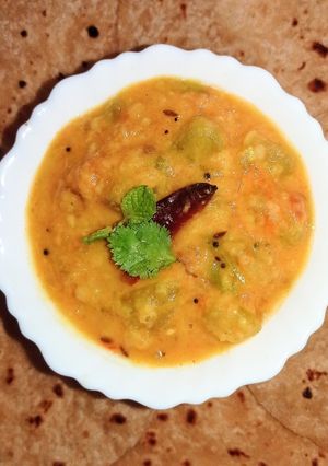 சிம்பிள் பீர்க்கங்காய் கூட்டு(peerkangai koottu recipe in tamil) செய்முறை முக்கிய புகைப்படம்