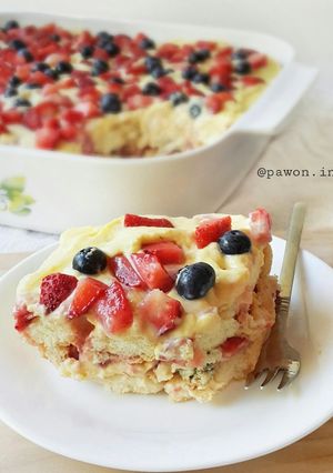 A picture of Berry Tiramisu.