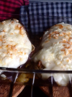 Una foto de Berenjenas rellenas de carne y verduras al curry