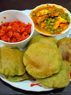 पालक मसाला पूरी(palak masala poori recipe in hindi) रेसिपी मुख्य फोटो