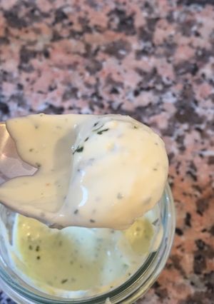 Una foto de Alioli vegano o mayonesa vegana o veganesa
