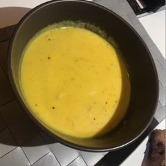 A picture of Carrot and onion soup.