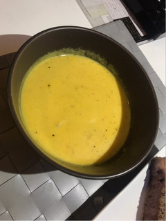 A picture of Carrot and onion soup.