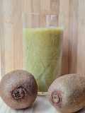 Licuado verde de kiwi, manzana y más 🥝 🍏 🌱🫚