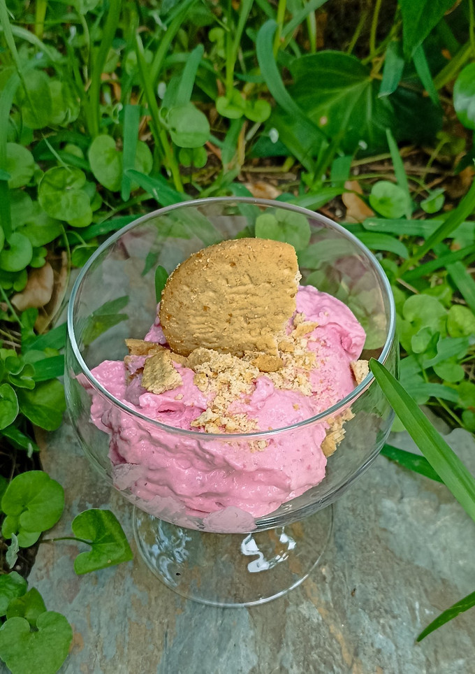 Una foto de Helado cheesecake frambuesas cookies