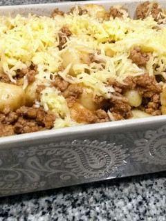 Una foto de Ñoquis de papa y harina, con salsa de carne