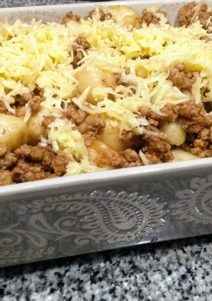 Una foto de Ñoquis de papa y harina, con salsa de carne