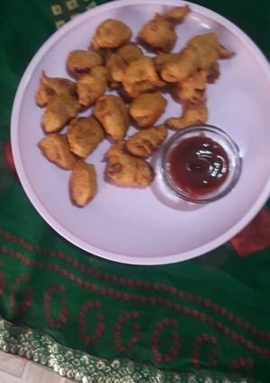 आलू के पकौड़े (aloo ke pakode recipe in Hindi) रेसिपी मुख्य फोटो