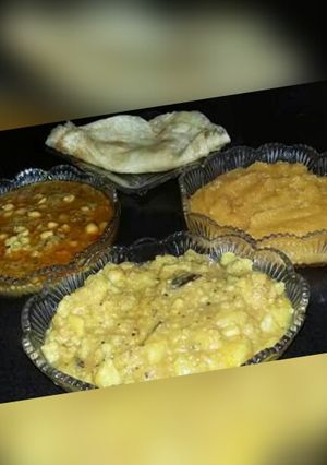 A picture of Halwa puri    sehri special.