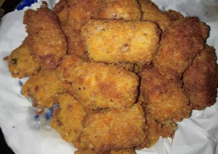 Kroket kentang Kornet, sosis, keju