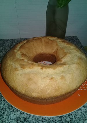 Una foto de Torta esponjosa de limón 🍋
