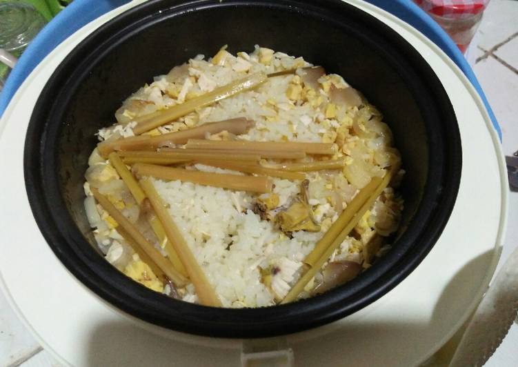 Langkah Mudah untuk Menyiapkan Nasi liwet ungkepan ayam, Bikin Ngiler