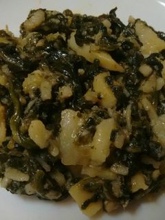 Una foto de Espinacas con bacalao y patatas