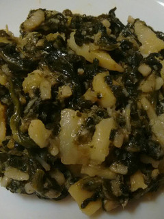 Una foto de Espinacas con bacalao y patatas