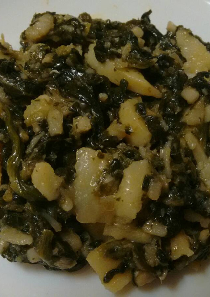 Una foto de Espinacas con bacalao y patatas