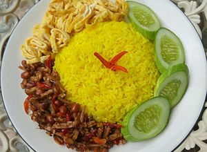 Foto resep Nasi kuning dari nasi sisa semalam (ricecooker)