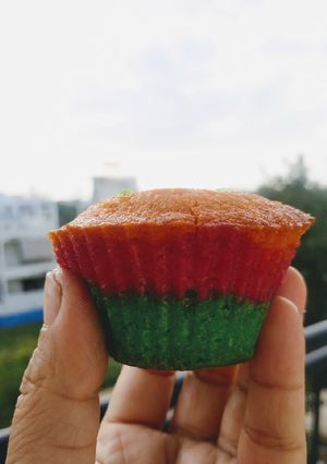 रंग बिरगे लेमन कप केक (rang birange lemon cupcake recipe in Hindi) रेसिपी मुख्य फोटो