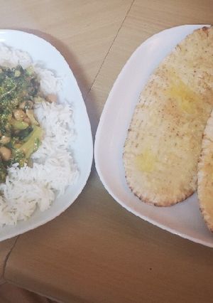 A picture of Broccoli and spinach Chickpea Curry with Garlic Pita.