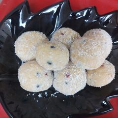 A picture of Tutti-fruity coconut ladoo.