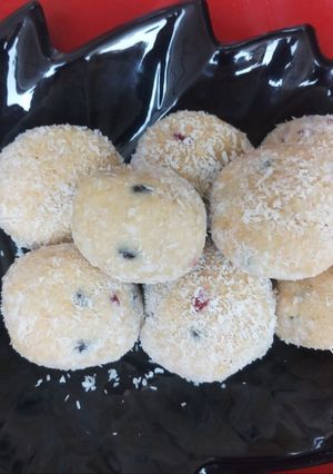 A picture of Tutti-fruity coconut ladoo.